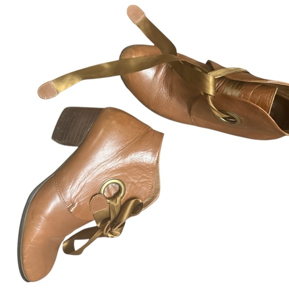 Django and Juliette GUCsize 7.5 (38) ribbon lace up Tan Ankle Boots luxury brand - Picture 2 of 16